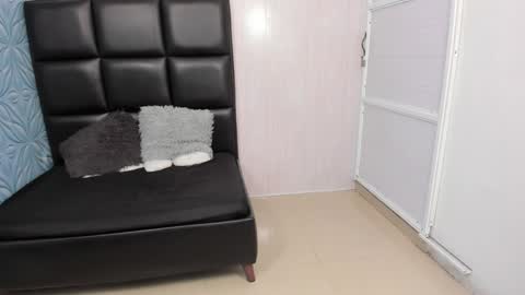 Snapshot of milk_max18 chatting on 02-09-25, 02:28 MAX online show from 02-09-25, 02:28