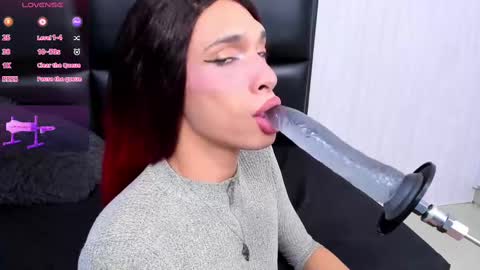 Snapshot of milk_max18 chatting on 03-11-25, 08:53 MAX online show from 03-11-25, 08:53