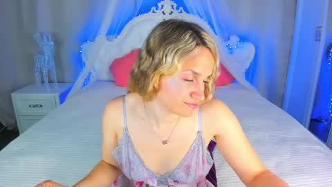 Snapshot of milkablond chatting on 05-19-26, 01:56 milkablond online show from 05-19-26, 01:56