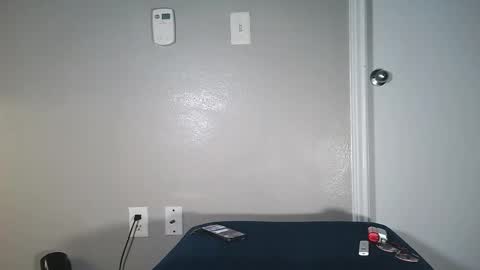 Snapshot of milkandhoneybby chatting on 10-19-25, 05:19 Honey online show from 10-19-25, 05:19