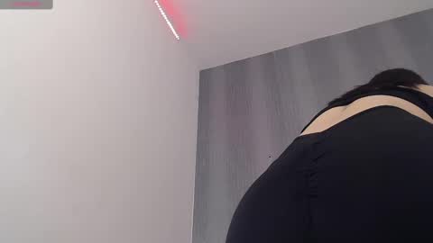 Snapshot of milker_amira chatting on 02-10-25, 03:53 Amira online show from 02-10-25, 03:53