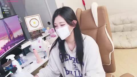 Snapshot of milksola chatting on 05-12-26, 10:34 milksola online show from 05-12-26, 10:34
