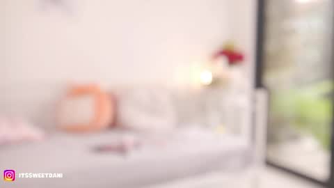 milky_0 online show from 05-17-26, 07:21