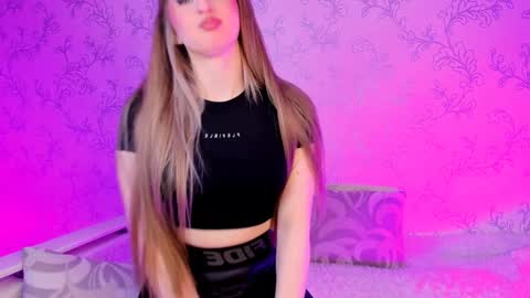 Snapshot of milky_waybaby chatting on 12-26-24, 05:26 Vivian online show from 12-26-24, 05:26