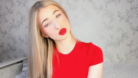 Snapshot of milky_waybaby chatting on 01-18-25, 05:41 Vivian online show from 01-18-25, 05:41