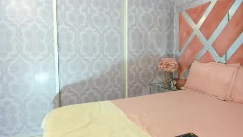 Sofia  online show from 11-28-25, 05:15