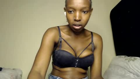 Snapshot of milla_armani chatting on 07-22-26, 12:30 milla_armani online show from 07-22-26, 12:30