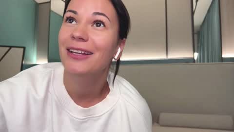 Mila online show from 01-27-25, 10:06