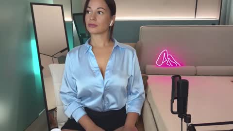 Mila online show from 02-13-25, 05:11