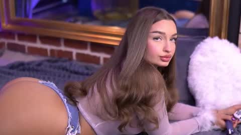 Milla online show from 11-26-25, 07:09