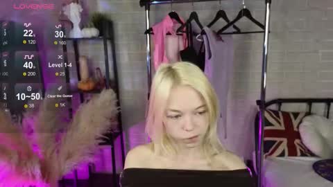 Hello  Im Mila online show from 10-22-25, 08:47