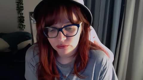 Milla online show from 10-19-25, 04:51