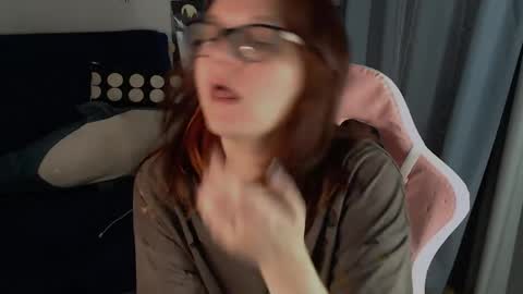 Snapshot of millapoolys chatting on 05-22-26, 04:45 Milla online show from 05-22-26, 04:45
