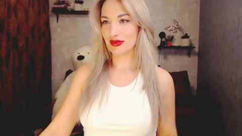 Snapshot of millaxqueen chatting on 02-10-25, 03:32 MillaXQueen online show from 02-10-25, 03:32