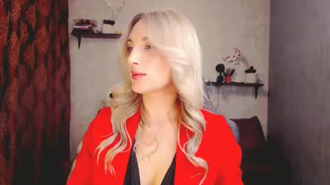 Snapshot of millaxqueen chatting on 02-17-25, 02:37 MillaXQueen online show from 02-17-25, 02:37