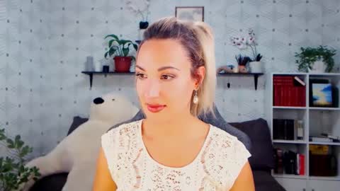 Snapshot of millaxqueen chatting on 10-15-25, 03:56 MillaXQueen online show from 10-15-25, 03:56