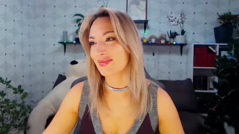 Snapshot of millaxqueen chatting on 12-14-25, 07:25 MillaXQueen online show from 12-14-25, 07:25