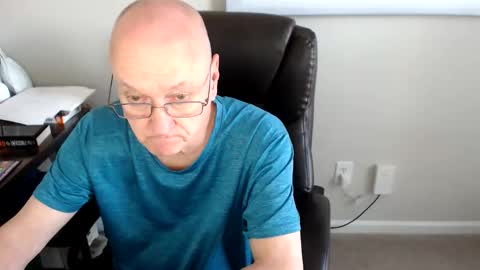 Snapshot of millenium0129 chatting on 06-05-26, 06:24 millenium0129 online show from 06-05-26, 06:24