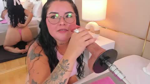 Snapshot of millerchloe chatting on 04-30-26, 01:17 Chloe Miller online show from 04-30-26, 01:17