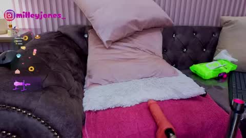 milleyjones_ online show from 04-25-26, 01:41