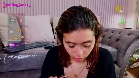 Snapshot of milleyjones_ chatting on 05-05-26, 12:02 milleyjones_ online show from 05-05-26, 12:02