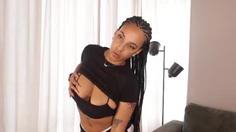 Snapshot of millie_volturi chatting on 07-09-26, 01:37 millie_volturi online show from 07-09-26, 01:37