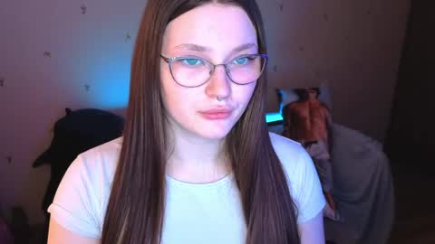 Snapshot of milliedoll chatting on 05-20-26, 06:19 Millie online show from 05-20-26, 06:19