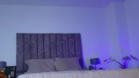 Mila  online show from 09-18-25, 08:49