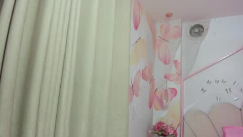 Snapshot of millieskinny18 chatting on 06-17-26, 03:09 Miley online show from 06-17-26, 03:09