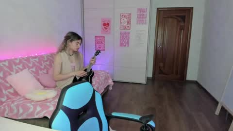 mili-kira online show from 06-05-26, 04:13