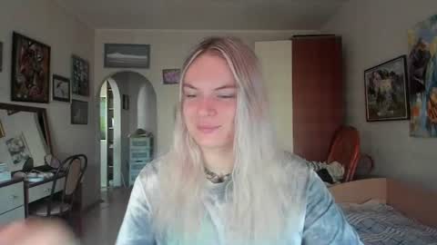 mili-kira online show from 08-03-26, 04:22