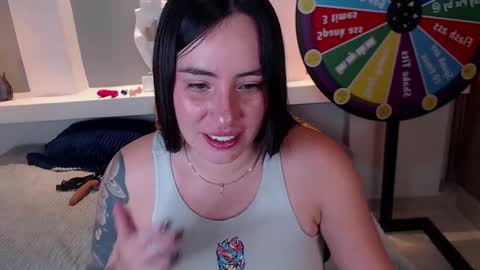 Milu Wallace  online show from 03-11-25, 01:59