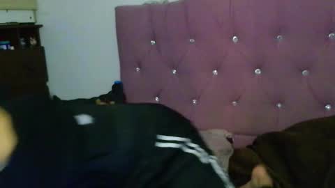 Snapshot of milucortes2529 chatting on 09-27-25, 03:22 vaiolet 25 online show from 09-27-25, 03:22