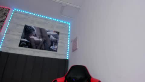Miluu online show from 02-14-25, 03:22
