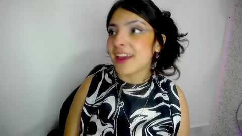 Snapshot of mily_lu chatting on 05-31-26, 04:31 mily online show from 05-31-26, 04:31