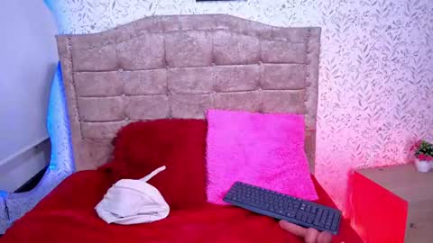 Snapshot of mily_lu chatting on 06-27-26, 04:06 mily online show from 06-27-26, 04:06