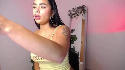 Mily Ortiz online show from 11-26-25, 05:03