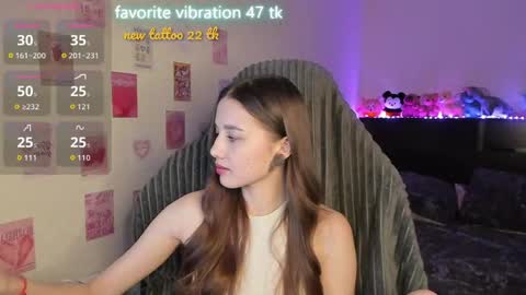 Snapshot of milyamess chatting on 06-07-26, 06:22 Emily online show from 06-07-26, 06:22