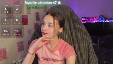 Snapshot of milyamess chatting on 06-22-26, 07:33 Emily online show from 06-22-26, 07:33