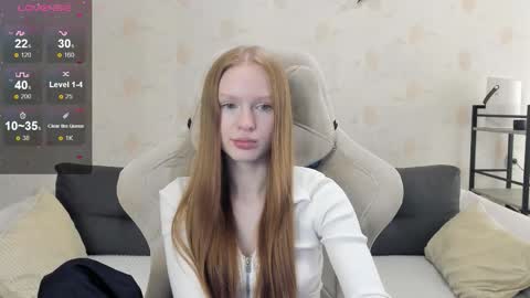 Snapshot of milymi_ chatting on 10-18-25, 06:26 Milena and Jasper online show from 10-18-25, 06:26