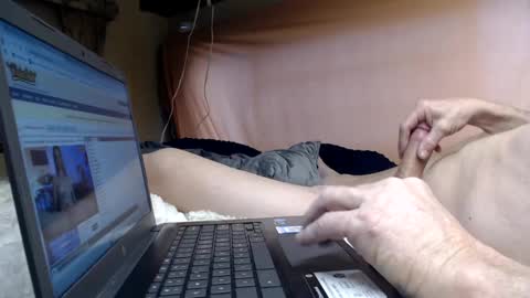 Snapshot of mimes32 chatting on 02-08-25, 01:22 mimes32 online show from 02-08-25, 01:22