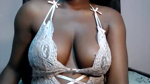 Snapshot of mimiebony chatting on 07-14-26, 10:21 mimiebony online show from 07-14-26, 10:21