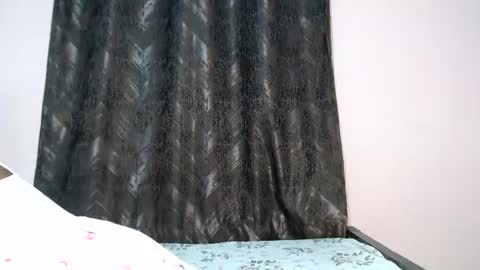 Snapshot of mimiebony chatting on 07-23-26, 08:01 mimiebony online show from 07-23-26, 08:01