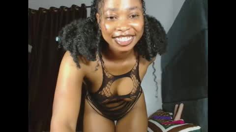 Snapshot of mimiluv6 chatting on 12-16-25, 04:01 mimi online show from 12-16-25, 04:01