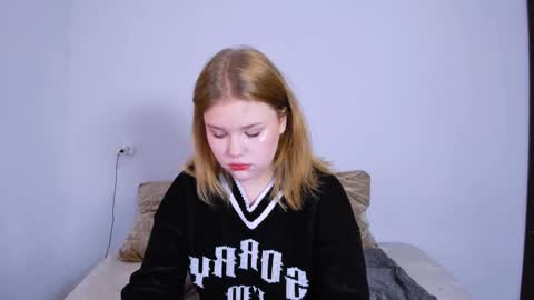 hi Im Mina  online show from 10-22-25, 10:42