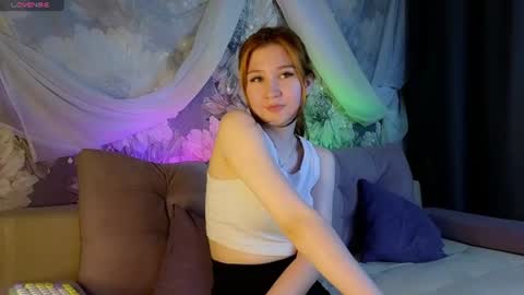 Snapshot of mina27372 chatting on 07-18-26, 05:17 hi Im Mina online show from 07-18-26, 05:17