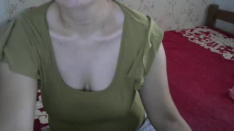 Snapshot of minaforu chatting on 10-25-25, 12:51 Mnaforu online show from 10-25-25, 12:51