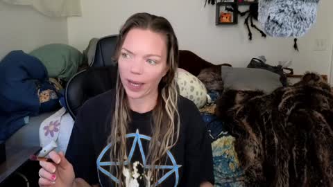 Mindy Mars online show from 01-20-25, 03:39