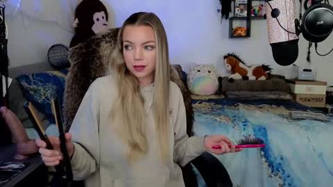 Mindy Mars online show from 11-05-25, 04:07