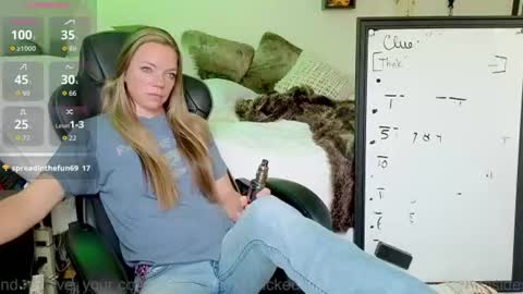 Snapshot of mindymars chatting on 06-24-26, 03:00 Mindy Mars online show from 06-24-26, 03:00
